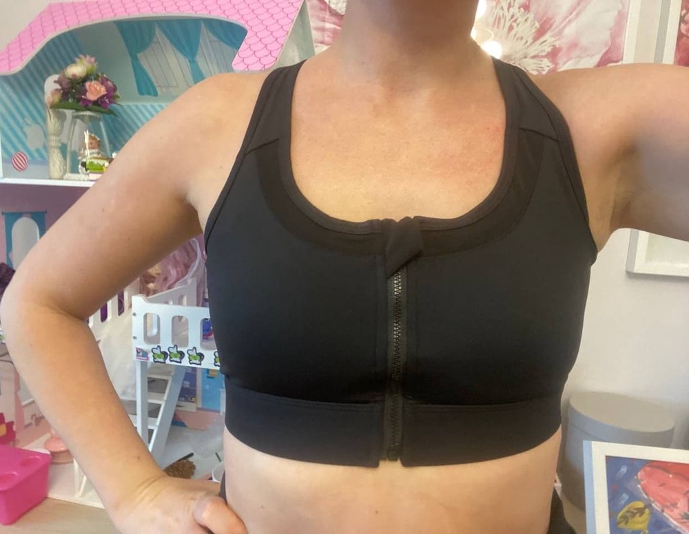 Интересная модель с хорошей поддержкой груди, села отлично! Занимаюсь не первый месяц в нем, полностью оправдывает себя. Люблю качественные вещи 😍