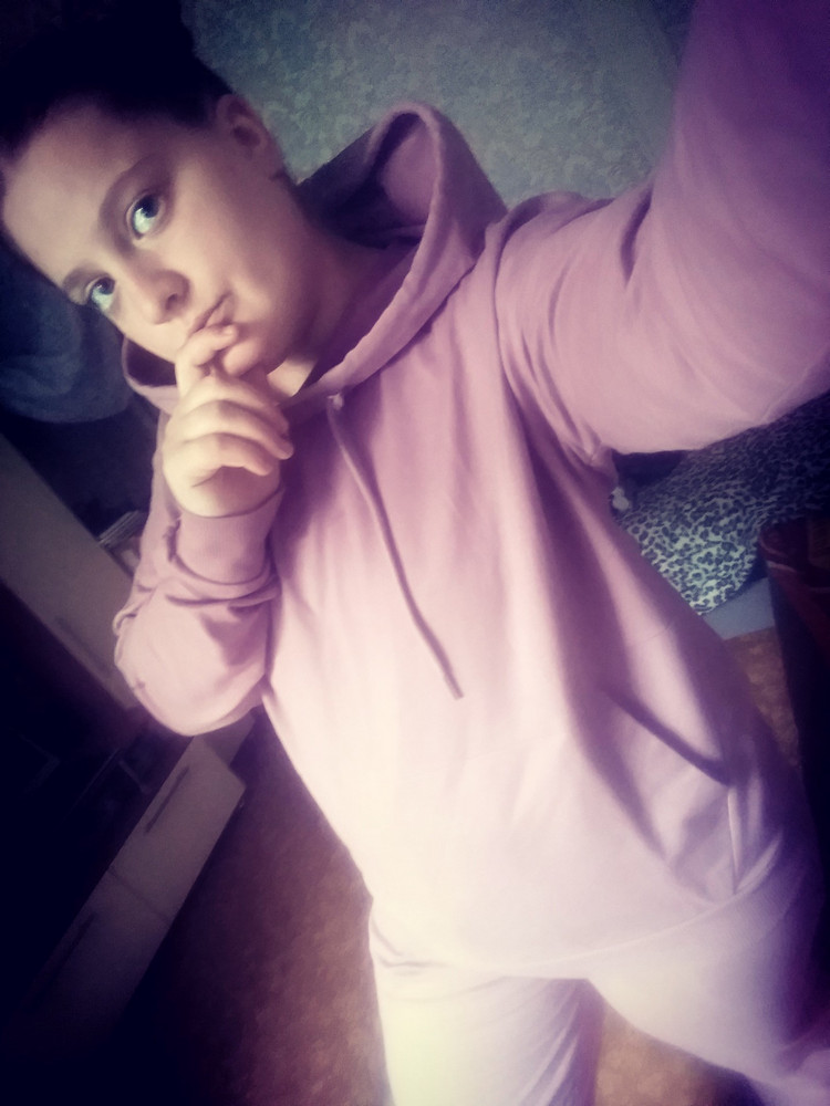 Хороший костюмчик, стал моим любимым😊. Приятный на ощупь, понравился большой капюшон и то что не облигает тело и нет ощущения что ты гусеница в коконе😁