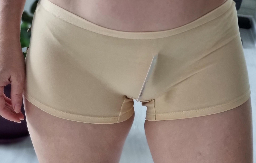 Хорошие, приятные. На 44 сели S. Талию хотела повыше, конечно. Но и эти поношу. Спасибо!