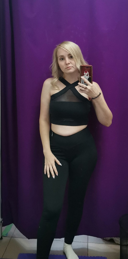 На грудь 75С размер М оказался большим, хотя одевался туговато.

Бретели на верху и резинка под грудью значительно больше моих обхватов. Поэтому отказ((

В целом модель красивая, но подозреваю, что размер S будет мне мал, либо туго очень надеваться. Я проверяла таблицу соответствия размеров и читала отзывы девочек. 🤷‍♀️Но может моя фигура не для этого топа, не знаю😊

Упаковка хорошая, матовый zip-пакет.

Снимаю звезду за резкий химозный запах от ткани, очень неприятный. Считаю, что от вещей впринципе не должно пахнуть ничем химическим - синтетическим.
Может, после стирки запах бы и ушёл, но впечатление не очень из-за этого, и ценность вещи также снижается в глазах покупателя.