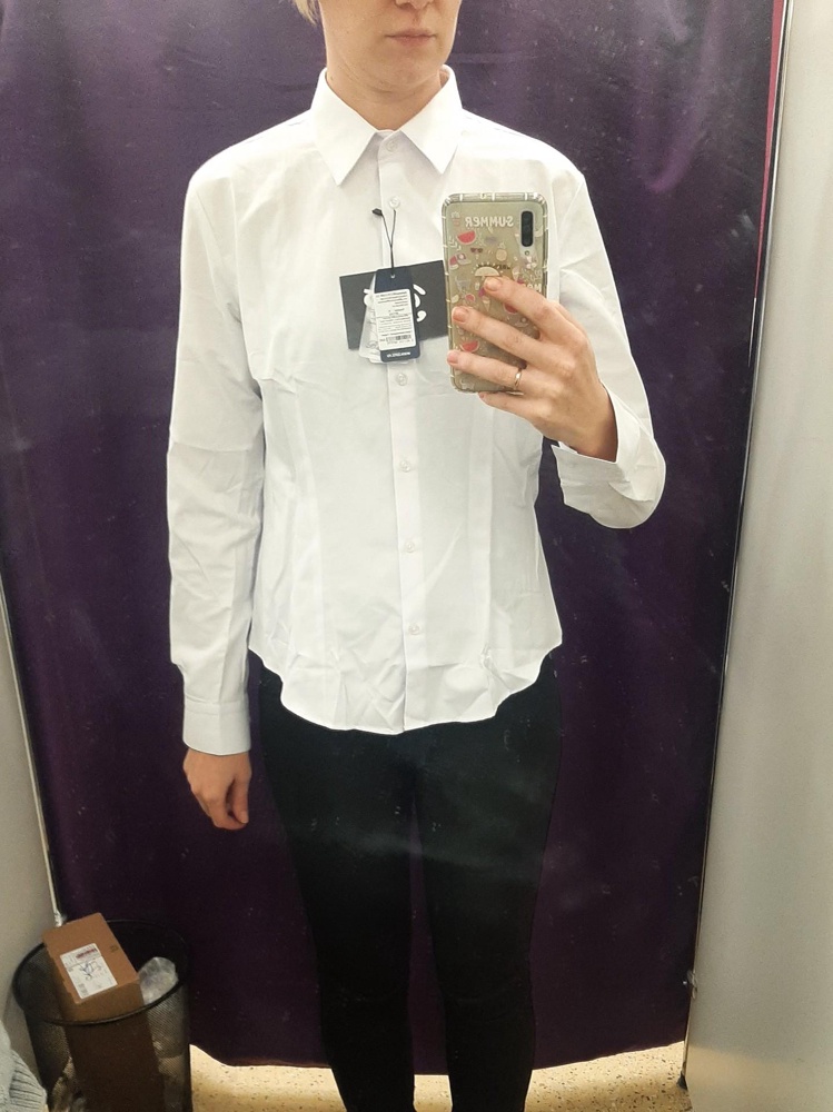 Почитав отзывы что надо брать на размер больше,  взяла на свой размер 44 и рост 180 рубашку L . Села вроде неплохо  но в спине узковата  , в ней красиво стоять и сидеть можно. Взяла размер Xl , не узкая, но уже не по размеру села.  Обе отказ