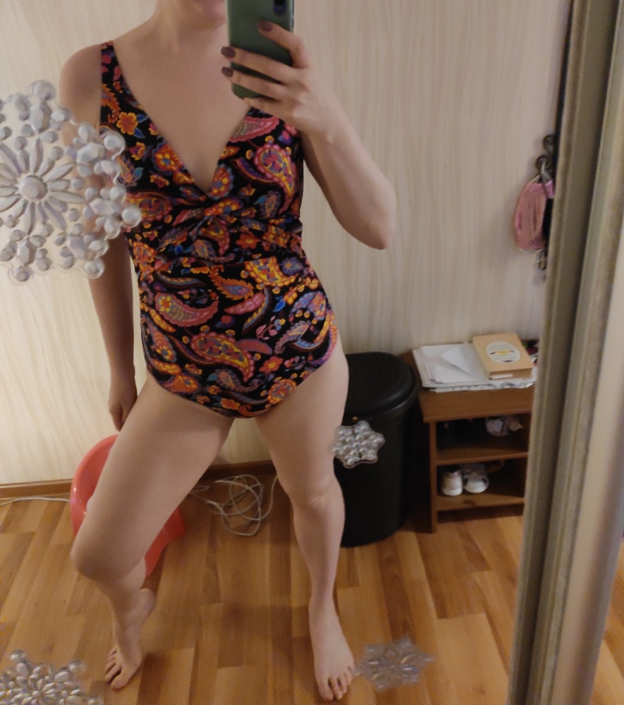 Чудесный купальник, двойная ткань, скрывает все недостатки, удачный фасон. Подходит для высоких (у меня рост 177см). Покупкой довольна, спасибо производителю.