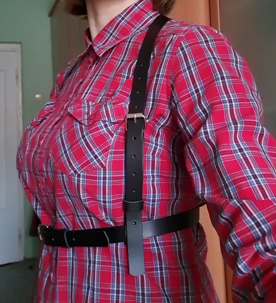 Великолепная портупея. Качество супер, кожа ровная без зазубрин и изъянов. На ог 91, от 69 иедельно пошла, посадку можно регулировать с помощью ремешков. Просто и со вкусом. Рекомендую к покупке!