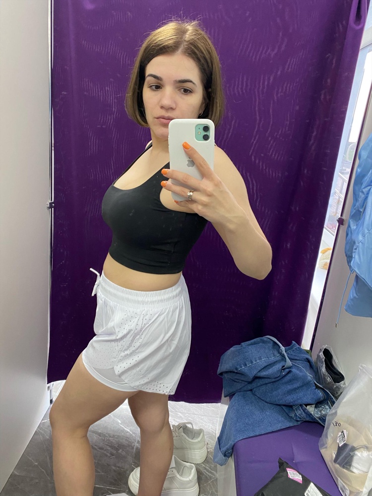 Классный. Эффектный. Сидит отличный. Качество на высоте