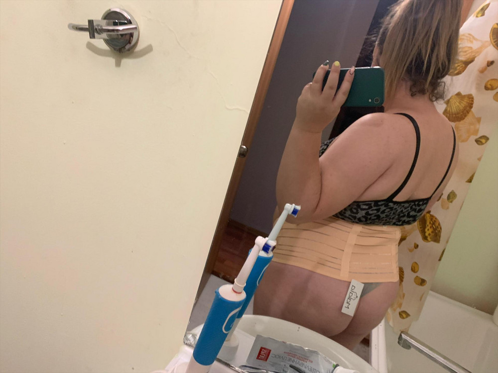 Я в восторге,мне очень понравился,за такую цену вообще огонь.Сейчас 35 неделя пошла,объём живота 116 см,размер хл отлично подошёл.