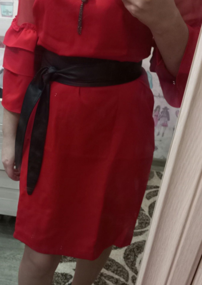 Пришёл очень быстро, подошло к платью .