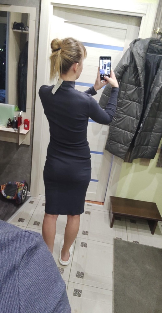 Я осталась довольна, на свой 44 взяла 46 размер, что бы в области животика не сильно обтягивало, цвет красивый, на рост 170 длина до колена,буду заказывать и другие цвета, на каждый день под пуховик то что нужно!