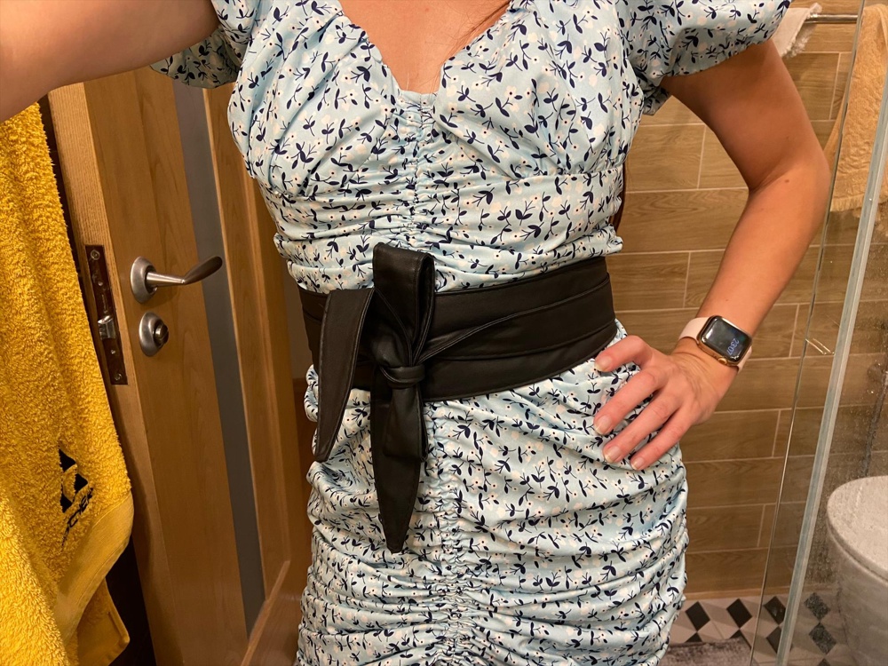 Клааааассный 😍 давно хотела такой) правда есть запах химии, но это не страшно, повисит в другой комнате выветрится 