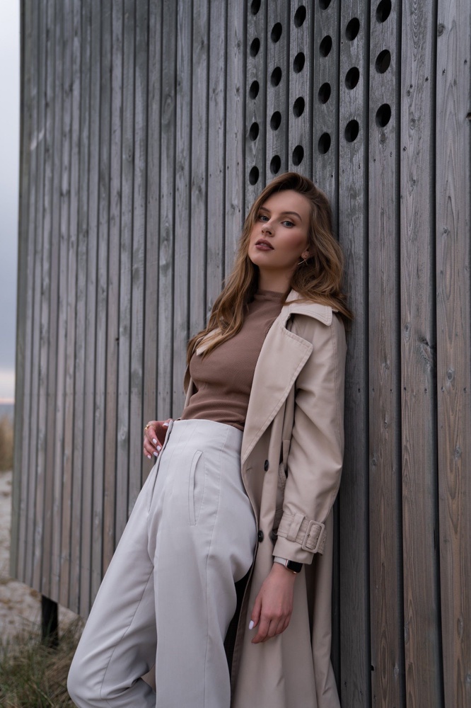 Классный топ, ношу уже давно) Очень приятный материал, после стирки не закатывается, заказала ещё такой же бедный и голубой!!