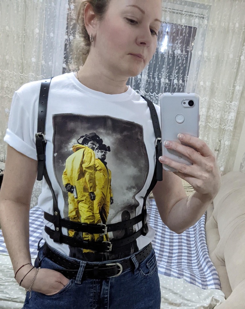 Просто супер вещичка. Нет посторонних запахов, всё выполнено аккуратно.