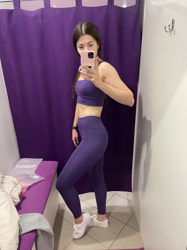 Топ с леггинсами просто моя новая любовь, качество на высоте. Перемерила много фирм, есть с чем сравнить. На мне размер S