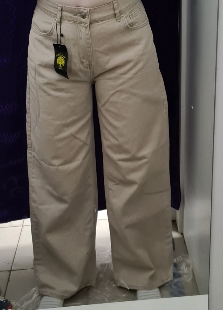 Джинсы очень красивые, качественный пошив, плотный деним. На рост 167 длинноваты, посадка, как мне показалось, для этого фасона низковата, это и видно, и ощущается дискомфорт. Если бы не посадка, взяла бы и подшила длину.