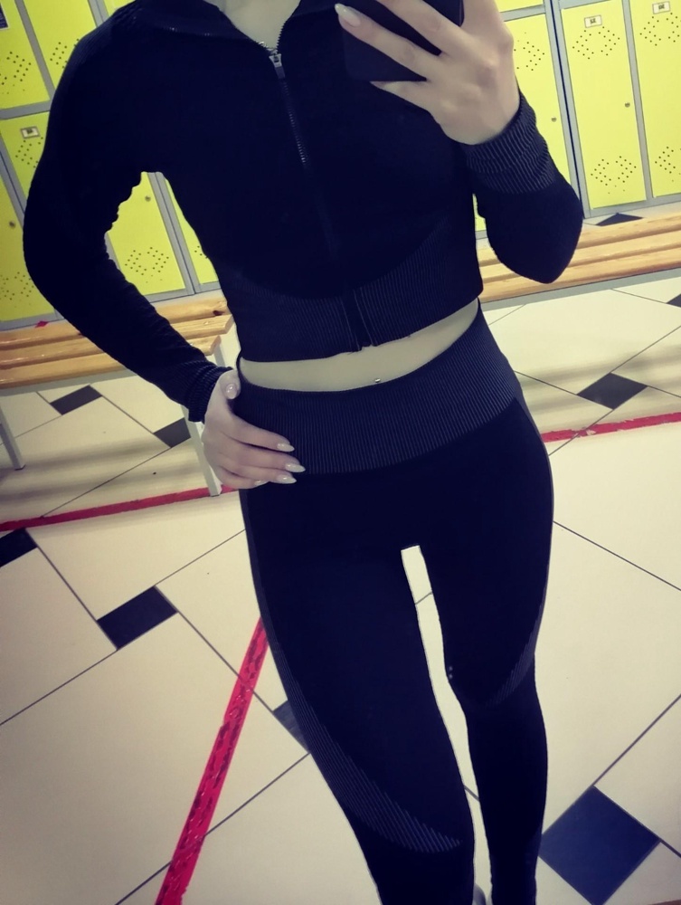 Отличный костюм, идеально подошёл по размеру.