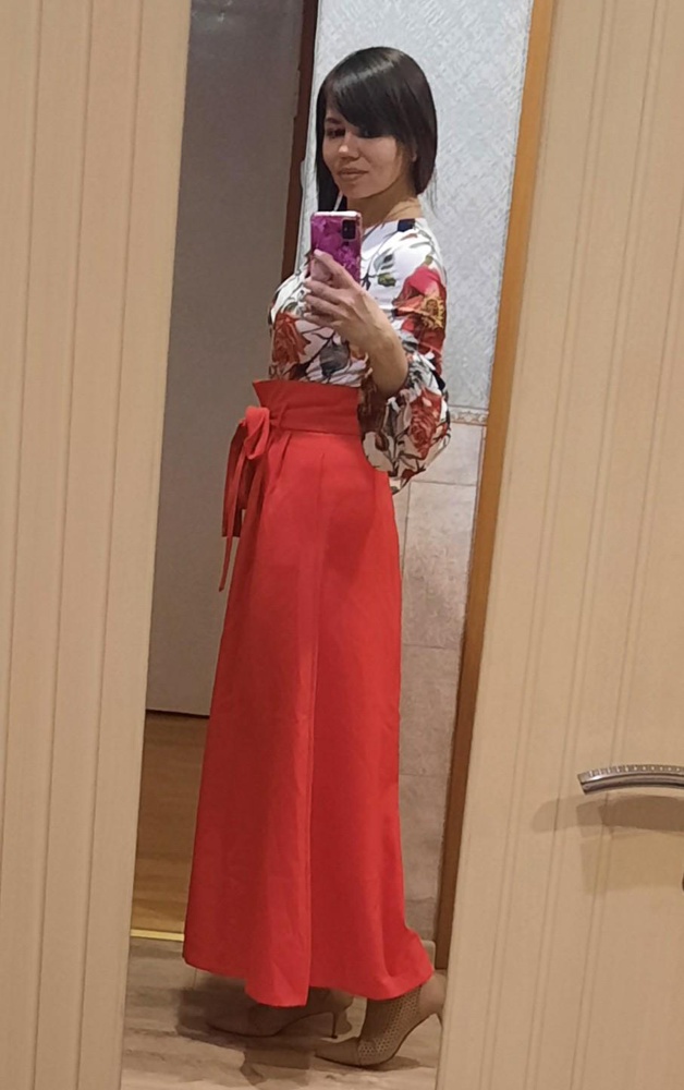 Боди красивый, на рост 165 по длине отлично. Ткань приятная к телу, к качеству претензий нет. Единственное, что не очень понравилось - это стринги внизу, зачем так сделали непонятно🤷‍♀️