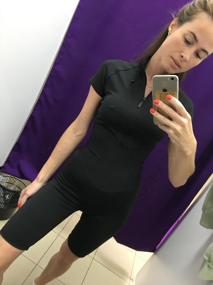 Это просто пушка 🧨 качество 10 из 10, прям в нем пошла на тренировку и доставки 😂 спасибо вам за качество 👍🏼 ткань будет скрывать все недостатки 👌🏼