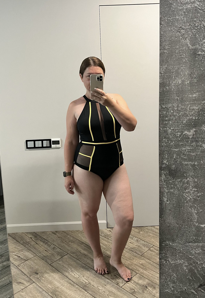 Отличный купальник! Скрывает недостатки и при этом выглядит сексуально благодаря вставкам из сеточки. На 48р брала xl