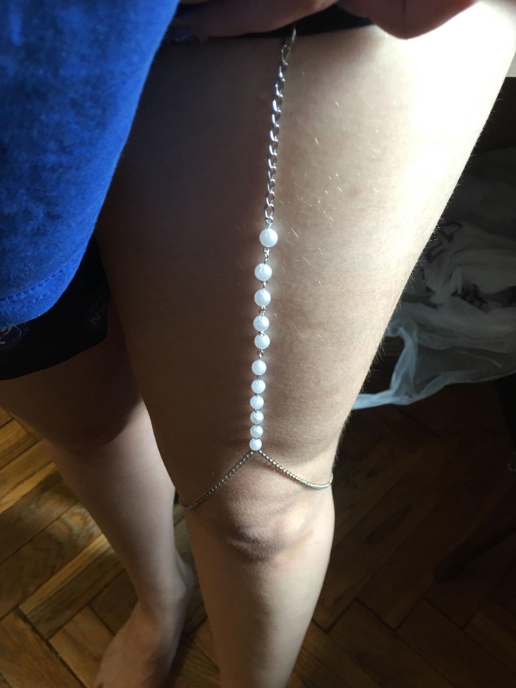 Цепочка пришла дней за 5, упакована прекрасно, в коробочке был подарок в виде жвачки. Раскрылось кольцо на крепеже, но его можно спокойно обратно соединить, в целом не плохо