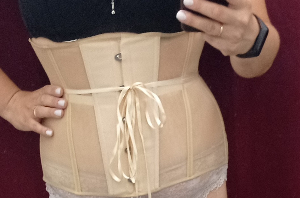 10 из 10, но отказ в пользу другой модели ...
Талия...у меня появилась талия.... Я в восторге.
Ношу 48-50. Корсет 52 размера.