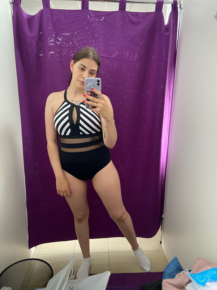 Долго искала себе купальник 👙 переменила много,зацепил только этот ) стройнит,на мой 44-46 подошёл ! Не знаю не долго ли его хватит ,сетка вроде и прочная ,но особо доверия не внушает 😅 берите девочки 🥰