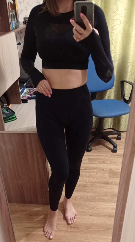 Всё идеально! Размер брала L (мой рост 175) . Материал хороший, плотный, не просвечивает, приятный и снаружи и внутри.