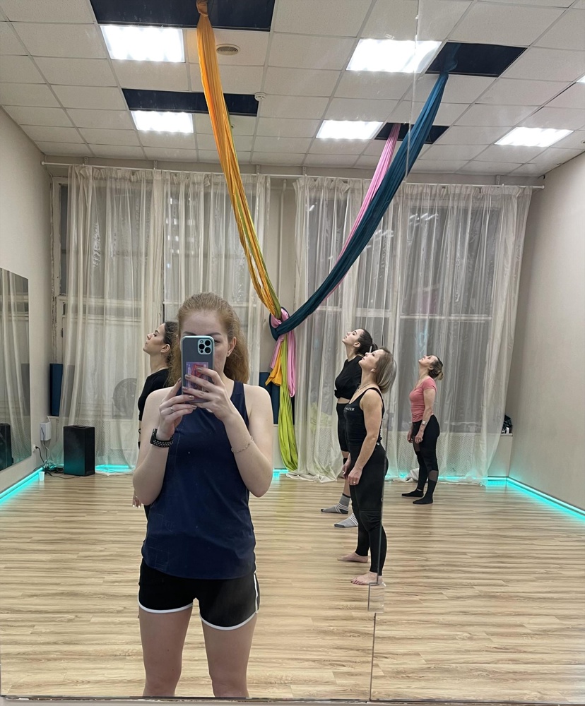 Классные шорты! Купила для занятий по стретчингу и зумбе. Удобные, хлопковые и тоненькие - не жарко. На свой размер 40-42 взяла S. В обтяжку, но заниматься удобно. Качество на высоте.