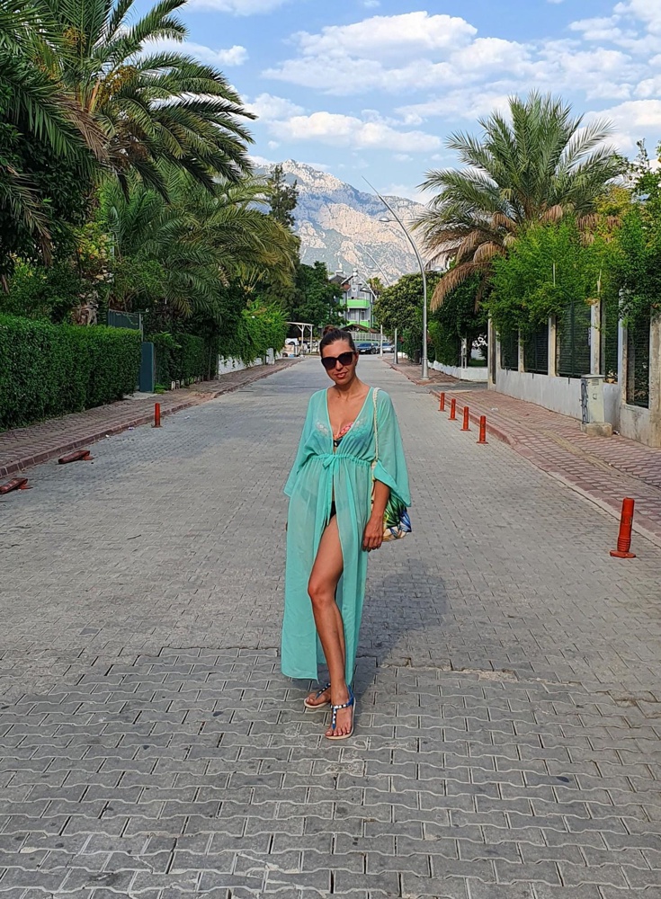 Шикарная берите не пожалеете! Можно одеть на топик и на шорты особенно когда слегка обгорел)