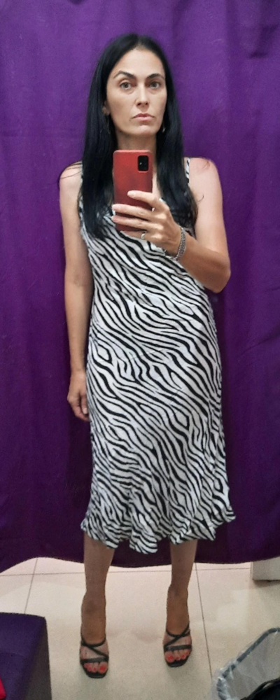 Платье очень классное. Село, как по мне сшитое. Давно хотела платье в бельевом стиле, но они в большинстве с атласным эффектом. Но это платье👍