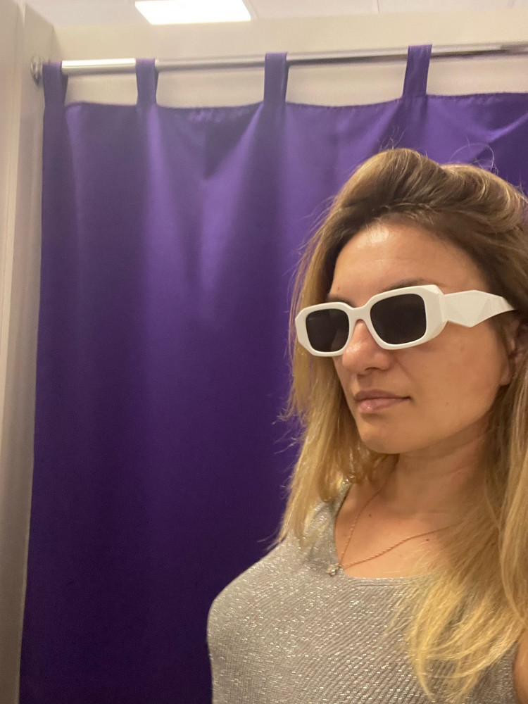 Купила чисто для летних луков на море. Очки с футляром и салфеткой