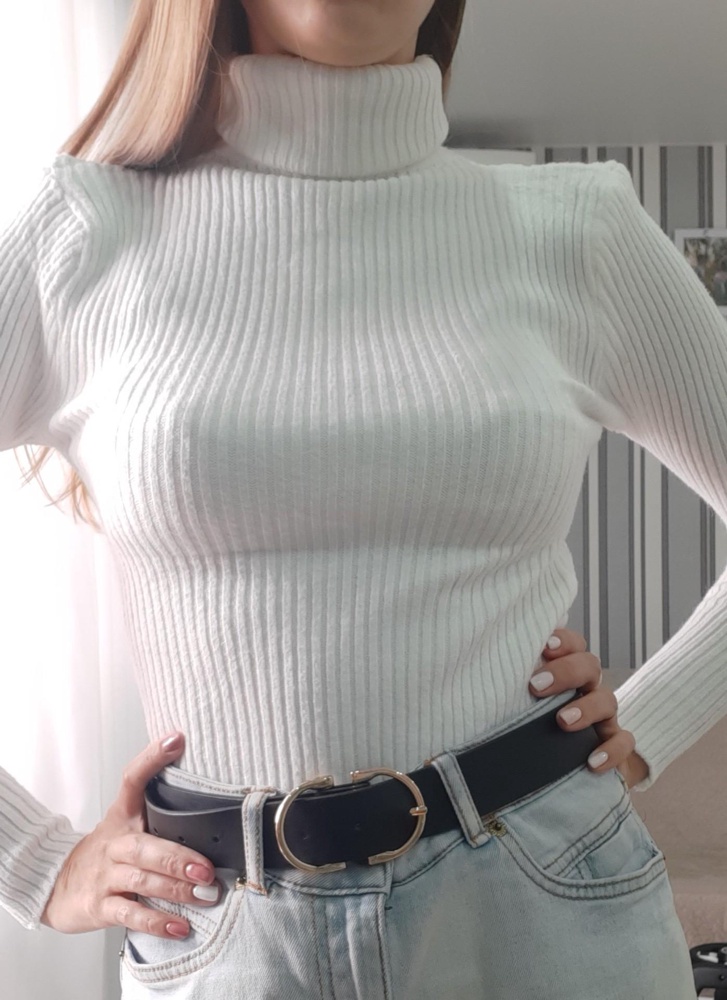 Мягкая, приятная к телу ткань, на мои параметры 85-62-89 село идеально, но снимаю звезды за дырку в области живота, я конечно могу зашить, и носить только с брюками где есть завышенная талия, но всё равно не приятно.