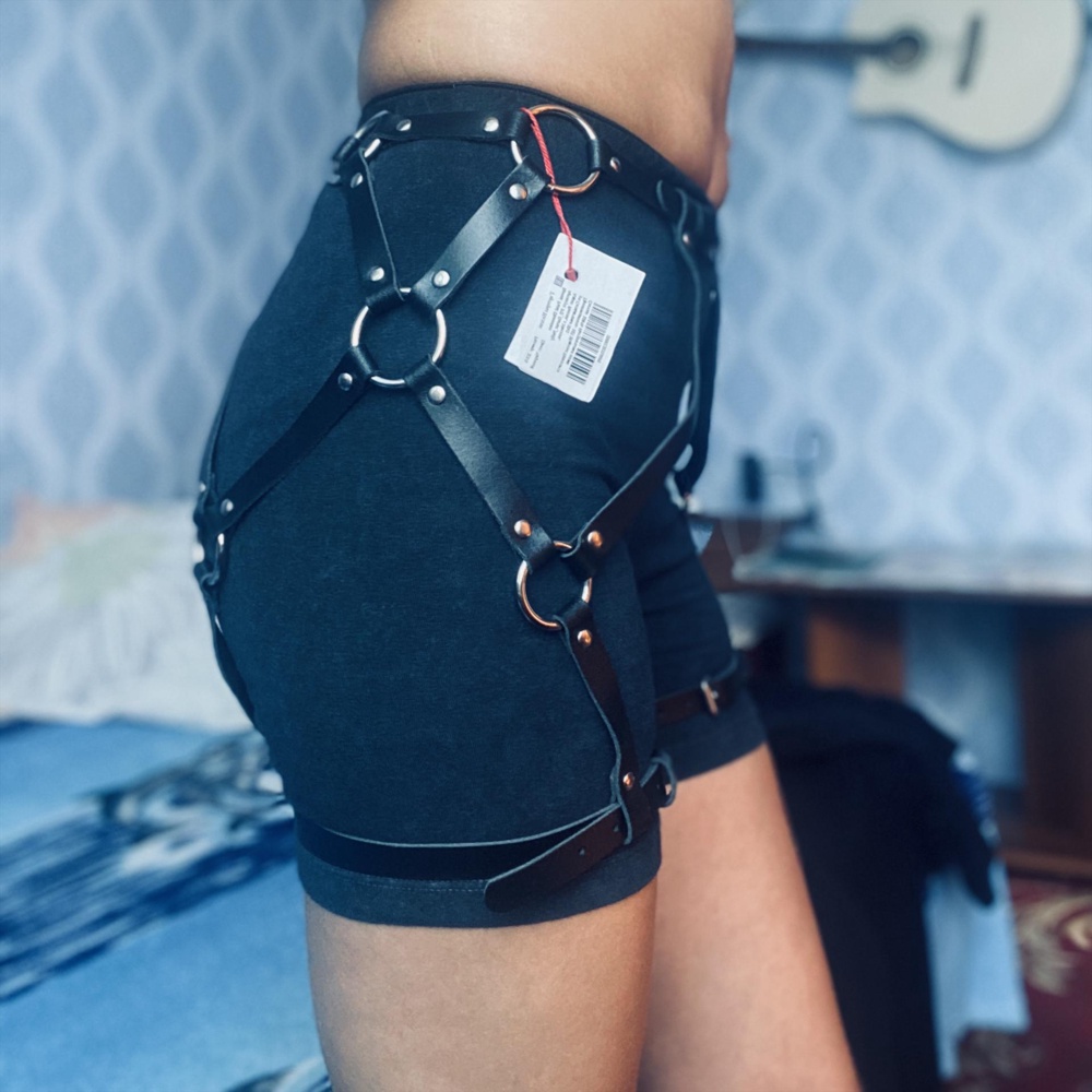 Все пришло в отличном состоянии, на ОБ 84 брала самый маленький размер xs/s, застежка впереди застегнулась почти на последнюю дырочку.