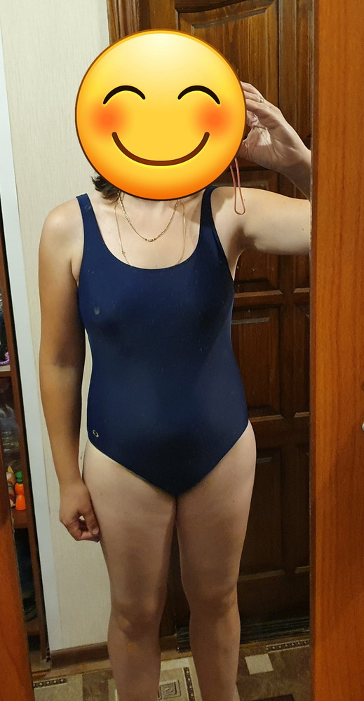 Очень боялась не попасть в размер, так как рост 177см, ношу вещи 48-50, ещё и небольшой животик послеродовой имеется. В итоге 48 размер сел отлично,  на плечах не давит, живот поддерживает, даже скрадывает. Покупкой довольна.