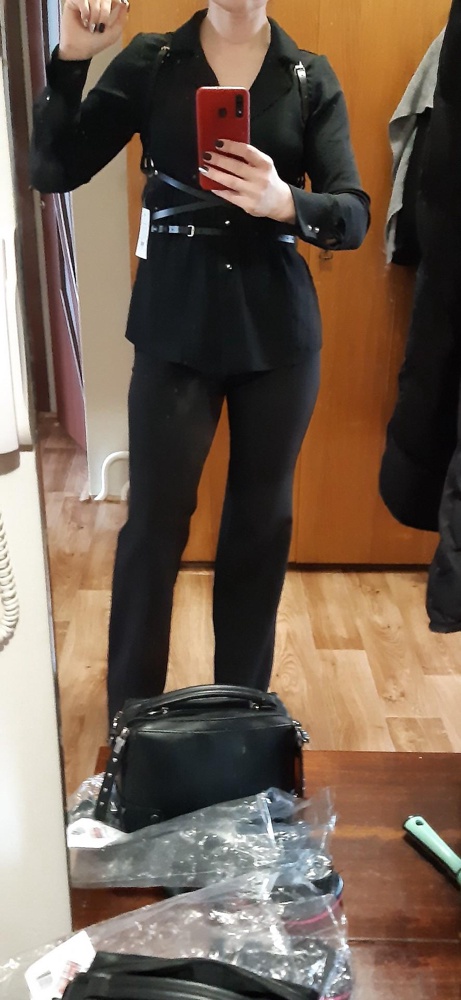 Мне досталось не то, что я заказывала. Пришла другая портупея того же производителя. 
Эта портупея, на мой взгляд, менее скромная. Долго думала, стоит ли ее брать,  носить на работу.
В итоге решилась. Качественная вещь, аккуратно выполнена, ремешки регулируются и удобно фиксируются, на 92-77-100 хорошо сел 44-46.
Не стала возвращать.