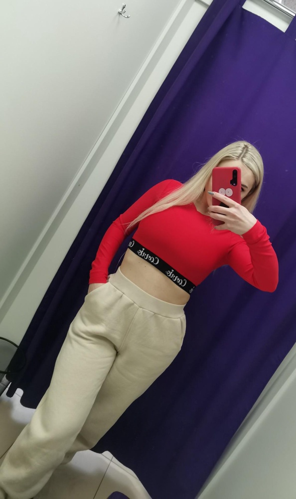 Обалденный рашгард!!! Очень удобный, цвет яркий, сочный. У меня грудь 75C подошёл XS. Буду заказывать ещё в других расцветках. ❤️