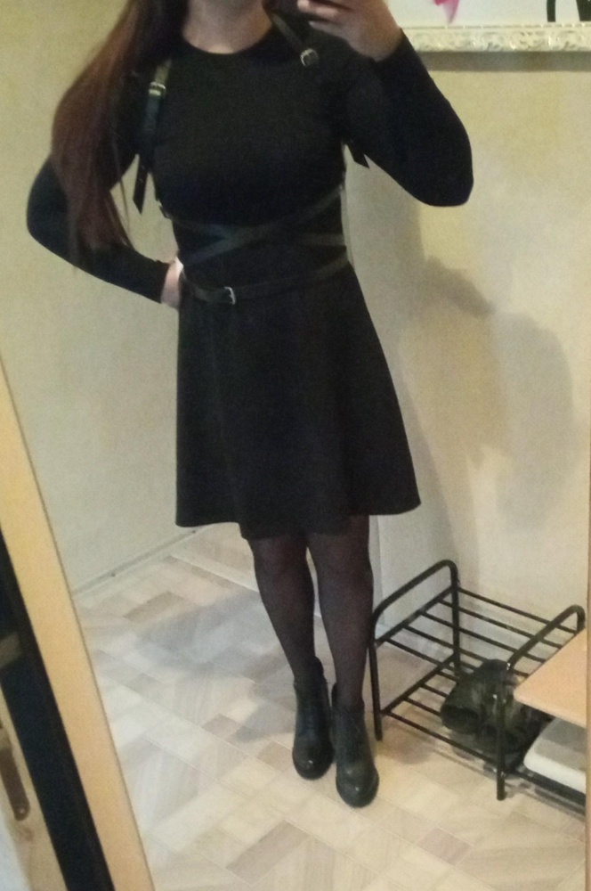 Качество среднее, точно не кожа, пахнет клеем. Визуально красиво.