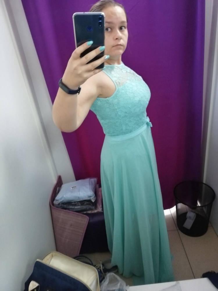 Отличное платье! Ожидала, что будет хуже по качеству. Размер соответствует. На параметры 95/74/95 46й размер сел хорошо, но платье не тянется абсолютно, так что чуть больше уже не влезла бы точно... Рост у меня 155см, шлейф если засиегивать под грудью и с каблуком даже не придётся подшивать. Пока не решила, как мне лучше будет.