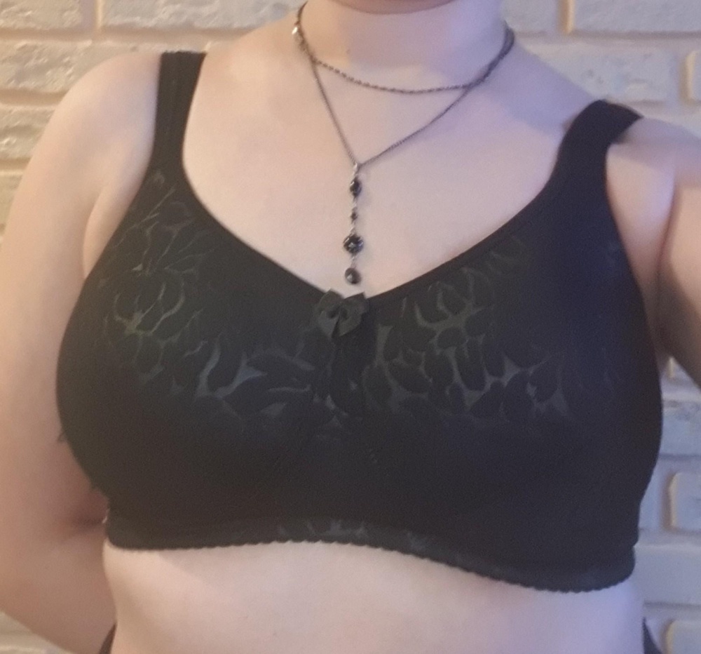 Бюстгалтер изумительный!
Качество хорошее, красивый, удобный. Поролон чашек не толстый, бретели регулируются.
В чашку D хорошо уместился протез  novea 411, размер 3.