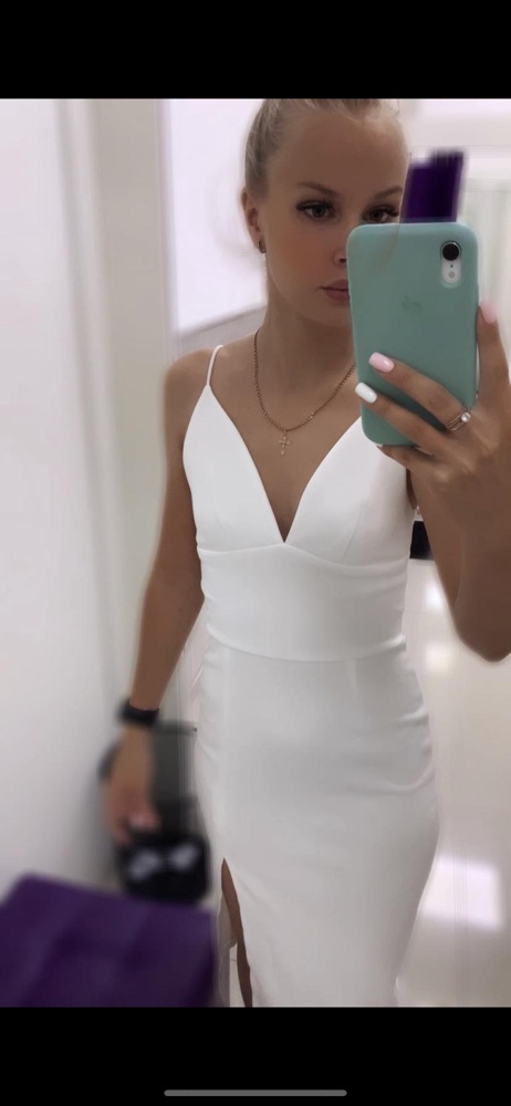 Это очень красивое платье, такое элегантное и нежное. За 3.000тр это просто находка! Взяла на регистрацию . По качеству отлично. Как все и хотела! Вид будет ещё лучше, когда причёска , мейк, букет и туфли 