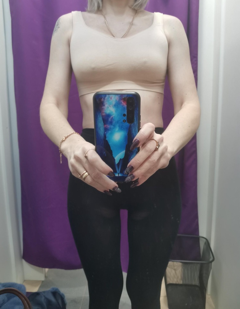 Очень классный топ. Выглядит прям маленьким, но это не так, он очень хорошо тянется. Надо брать на размер меньше. Я взяла 44 размер на опг 73 и ог 88. Нормально. Спасибо большое.