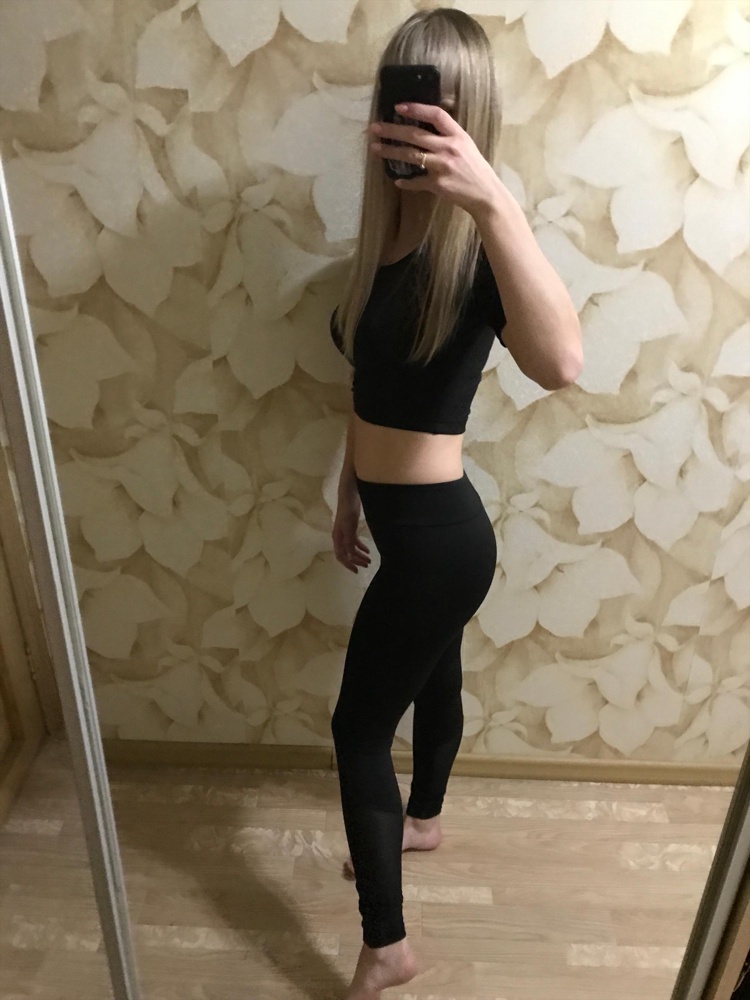 Костюм хороший, удобный. Ткань не просвечивается , резинка держит хорошо. Получила и сразу в этот же день испытала его на тренировке, тянется хорошо. Соответствует размеру 