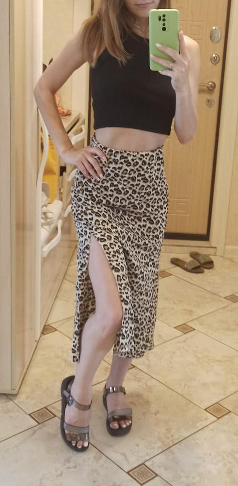 Очень понравилась! Легкая, приятная. Размер отлично, в талии прям по мне☺