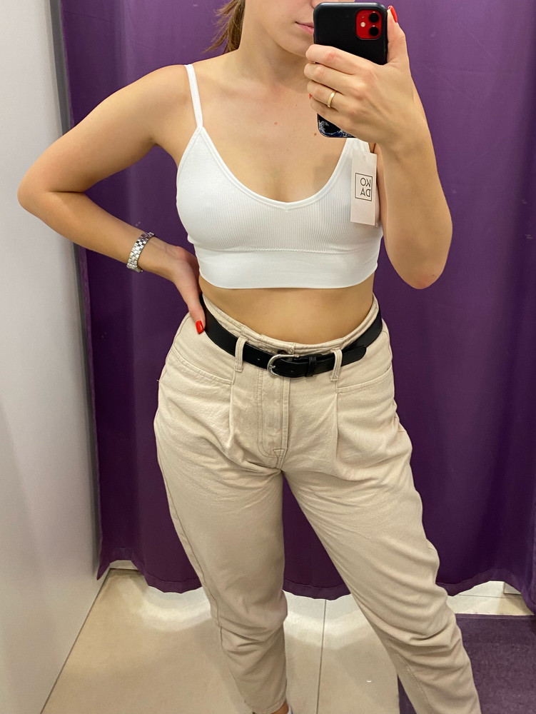 Хороший топ, понравился и по материалу, и сел на размер верха m хорошо. В носке ещё не пробовала. Без вставных чашечек смотрится лучше, чем с ними