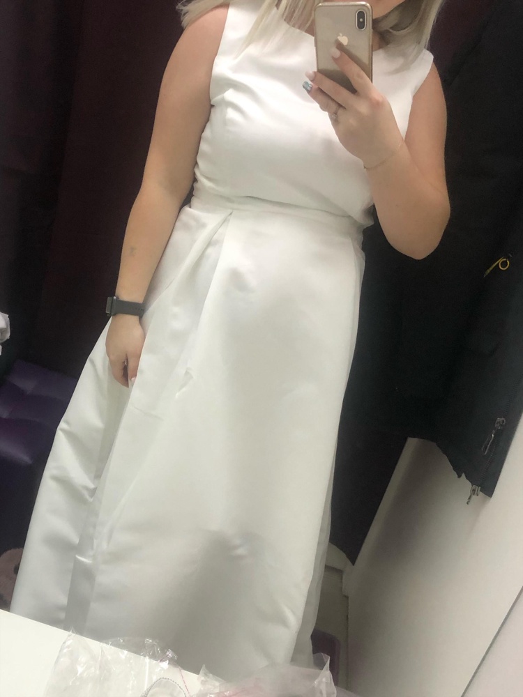 Платье хорошие, ткань не тянется) пришлось вернуть на животик беременный было маленькое ( а так платье замечательное 😊