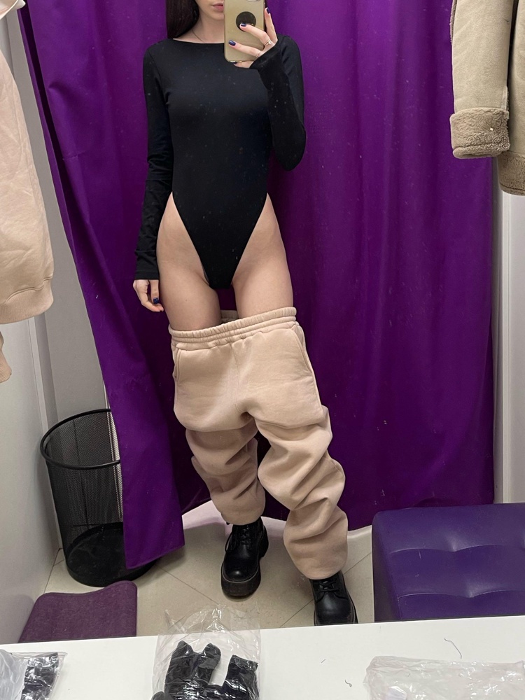 Идеальное боди ,на свой рост 158 и размер xs,взяла размер самый маленький. Боди тянется,так что самый маленький размер подойдёт и на рост до 163 примерно. Я заказала 5 разных боди,разной ценовой категории и выбрала сама того не зная,самое недорогое,это было оно) разницы в качестве абсолютно нет ,что за 2500-3500 ,что это за 1400₽. Так что девочки,берите не пожалеете,оно лучше остальных сидит на фигуре 