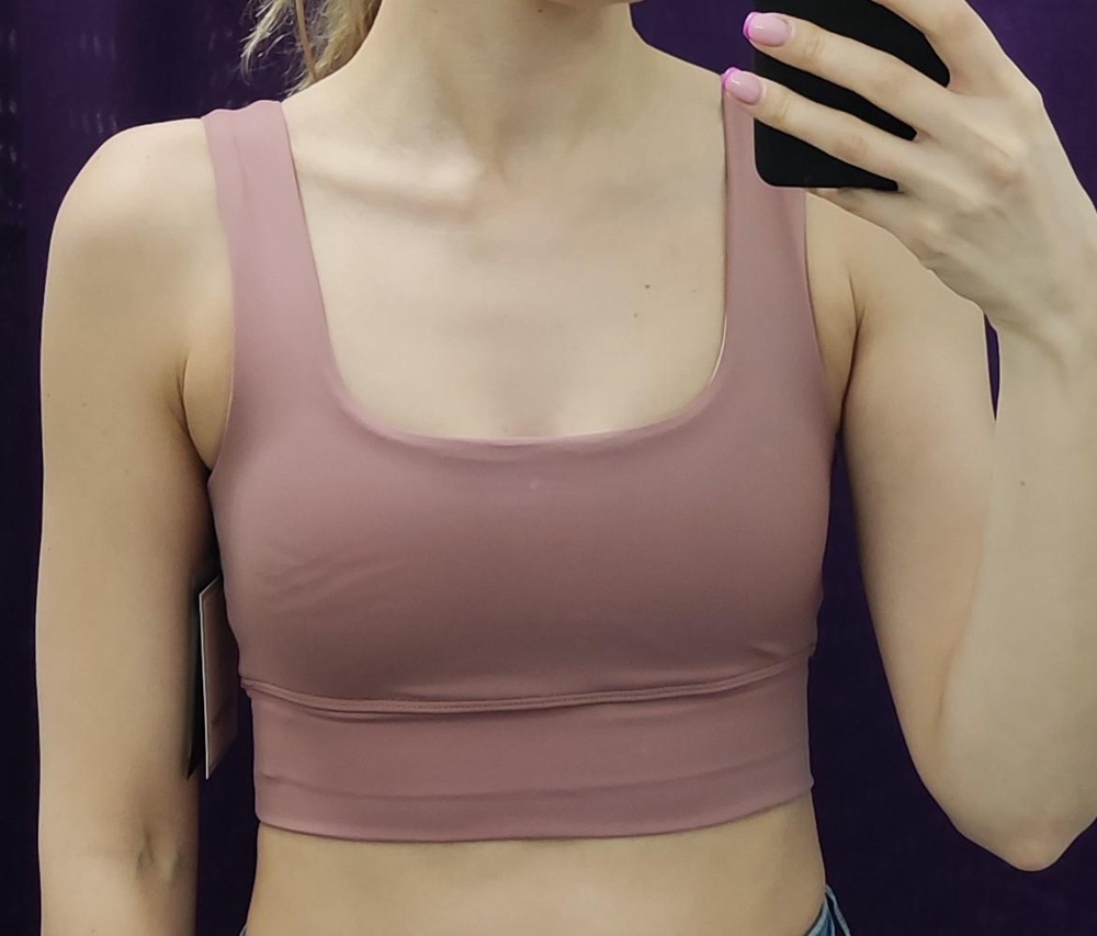 Очень хороший топ, отлично садится, качественный материал. Но, к сожалению, чашка была с заломами и их не исправить. Отказ в пользу другой модели.