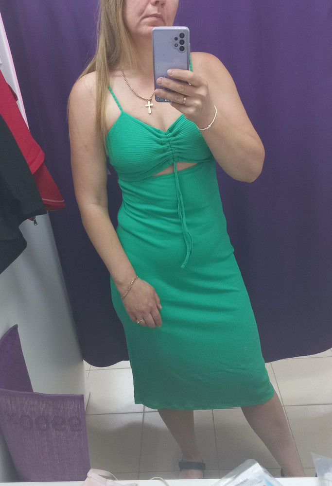 Хороший сарафанчик. Модель оригинальная,но не взяла, так как не понравилось как видно мои изъяны. Думаю на более молоденьких  девочках  будет смотрется  намного лучше.