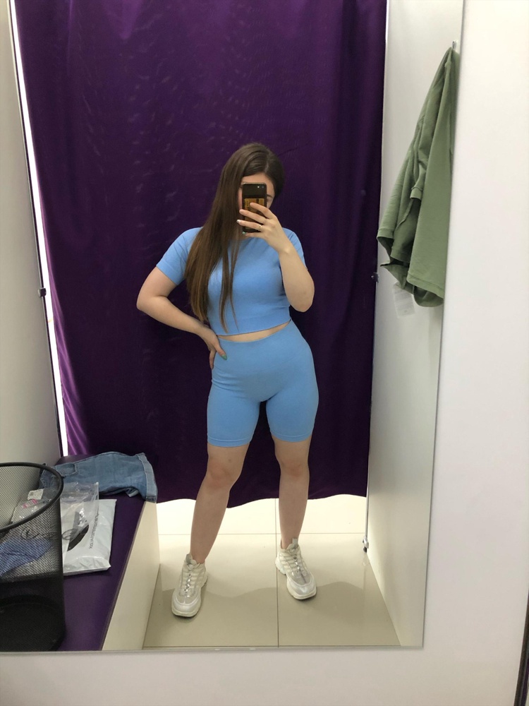 На свои параметры 86-65-93 и рост 150 не много большеват, но костюм суперский и я его забрала. Буду ещё заказывать, только теперь на размер меньше.