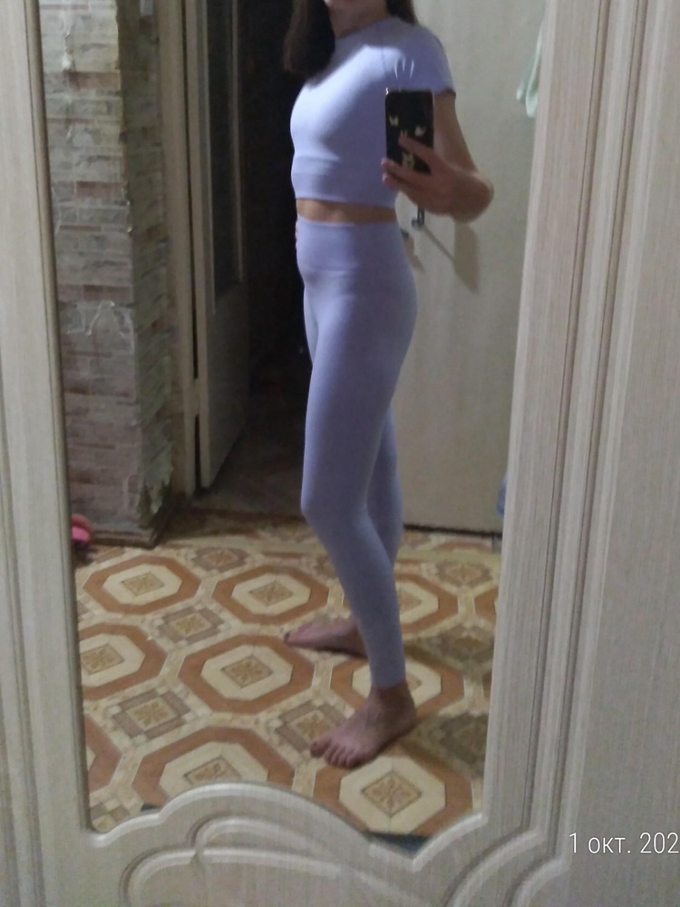 Костюм отличный, безумно понравился. Почитав отзывы на свой 44 взяла L, но при моем росте 163 см и объеме груди 86 см, штаны до груди натягиваются, а майка до талии и топорщица на шее. Попробую поменьше размер. А в целом очень хорошо он смотрится.