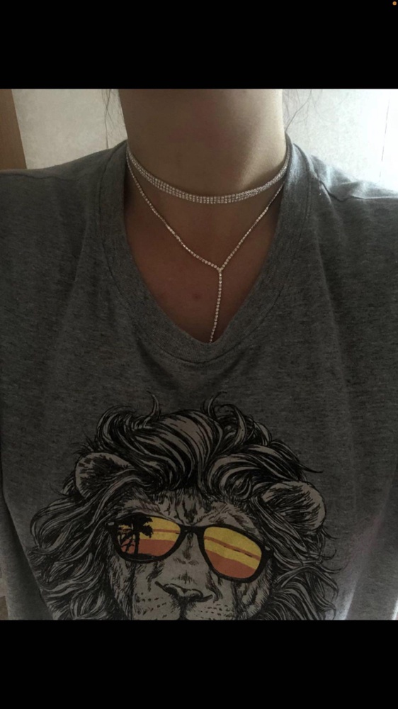 Хорошее украшение, красиво переливается 