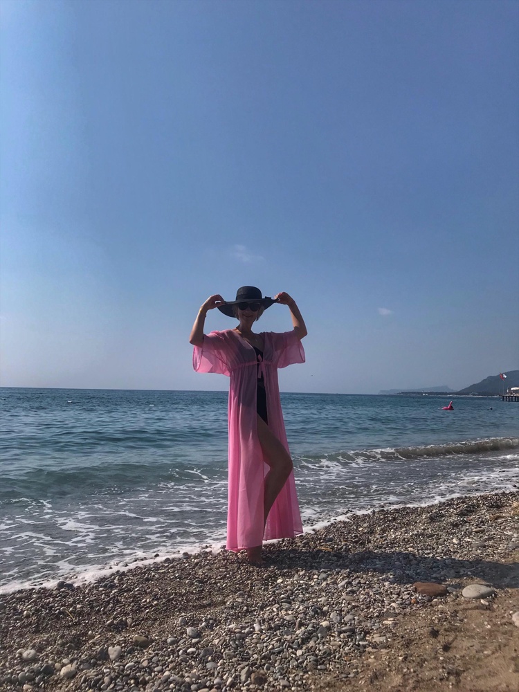 Туника замечательная, универсальная вещь, способная добавить изюминку в привычный пляжный образ, разбавить любой купальник на теле. Одним словом, Кемер вздрогнул))))