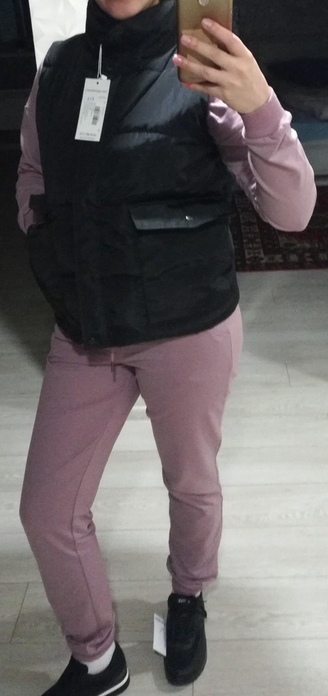 Костюм отличный, идёт размер в размер. Ткань плотная.